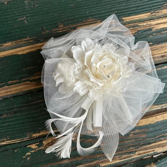 David's Bridal Accessories - David's Bridal white flower hair clip hat